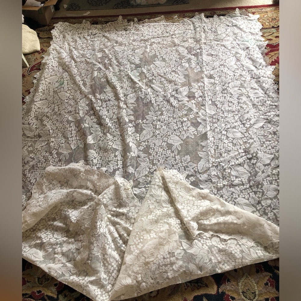 Vintage Lace Tablecloth 104” x 70” Fall leaves Lace see description